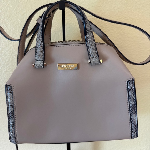 kate spade Handbags - Kate Spade small tan and serpentine print bag